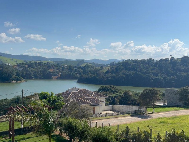 CHACARA EM CONDOMÍNIO NA REPRESA