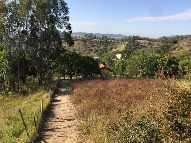 ÁREA RURAL CASA E CHALÉS