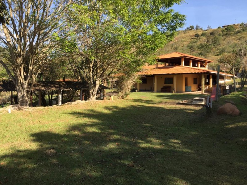 ÁREA RURAL CASA E CHALÉS