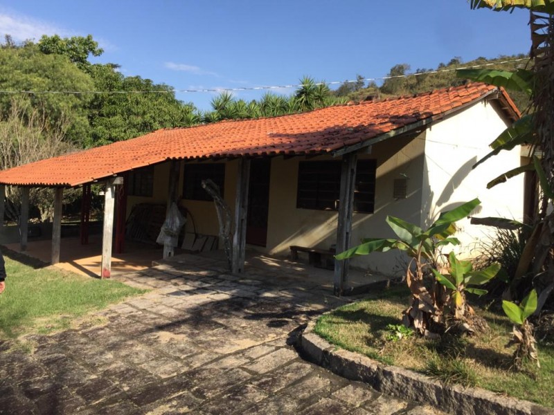 ÁREA RURAL CASA E CHALÉS