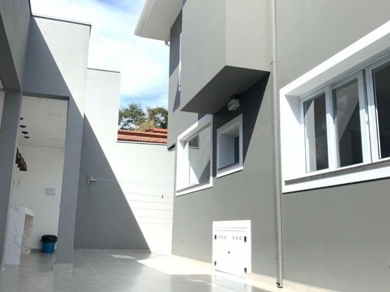 LINDA CASA COM PISCINA