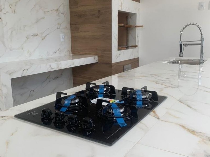 LINDA CASA COM PISCINA