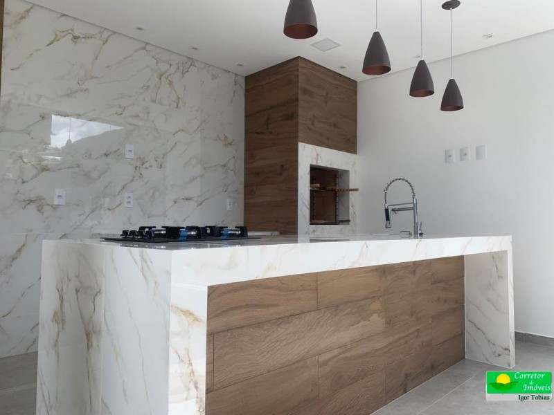 LINDA CASA COM PISCINA