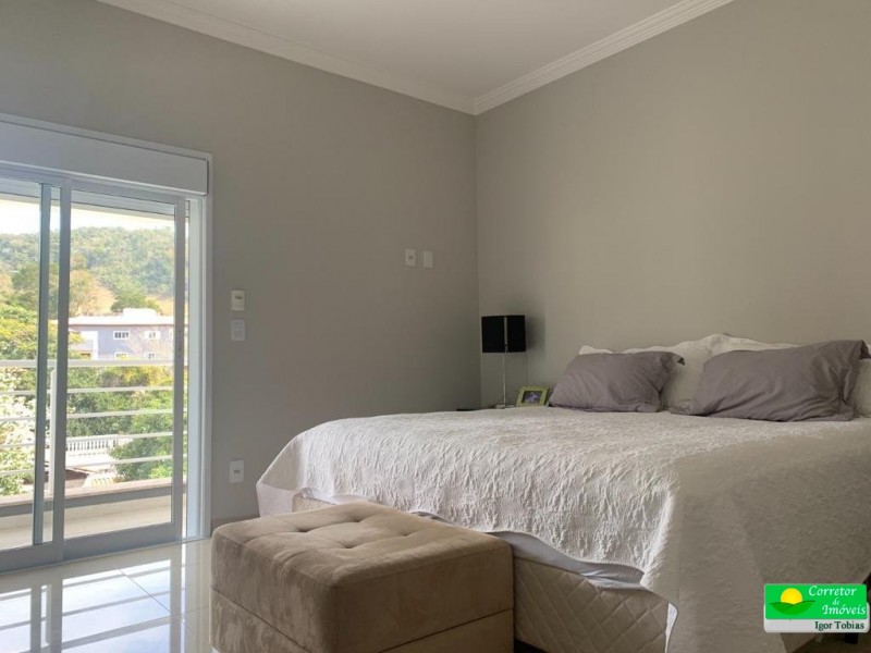 LINDA CASA COM PISCINA