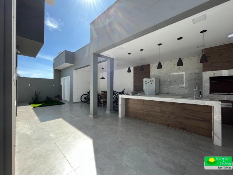 LINDA CASA COM PISCINA
