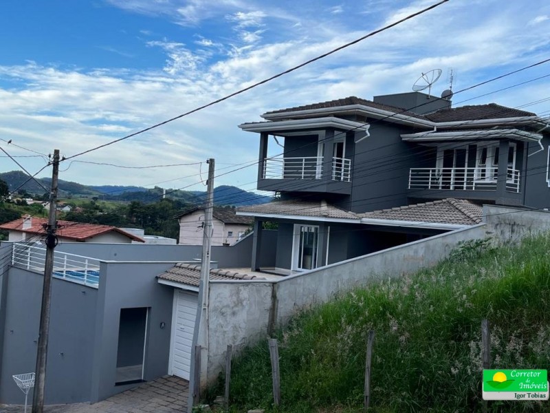 LINDA CASA COM PISCINA