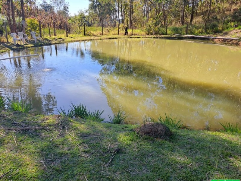 SITIO RICO EM ÁGUA