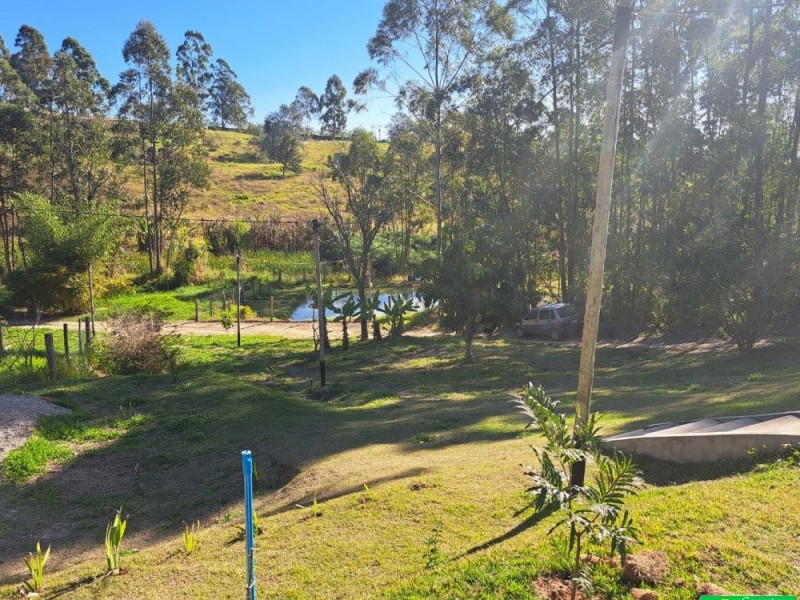 SITIO RICO EM ÁGUA