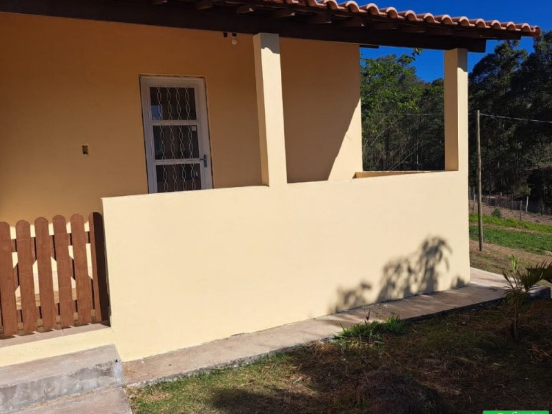 SITIO RICO EM ÁGUA