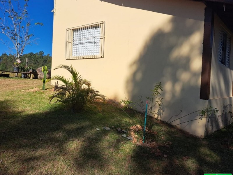 SITIO RICO EM ÁGUA