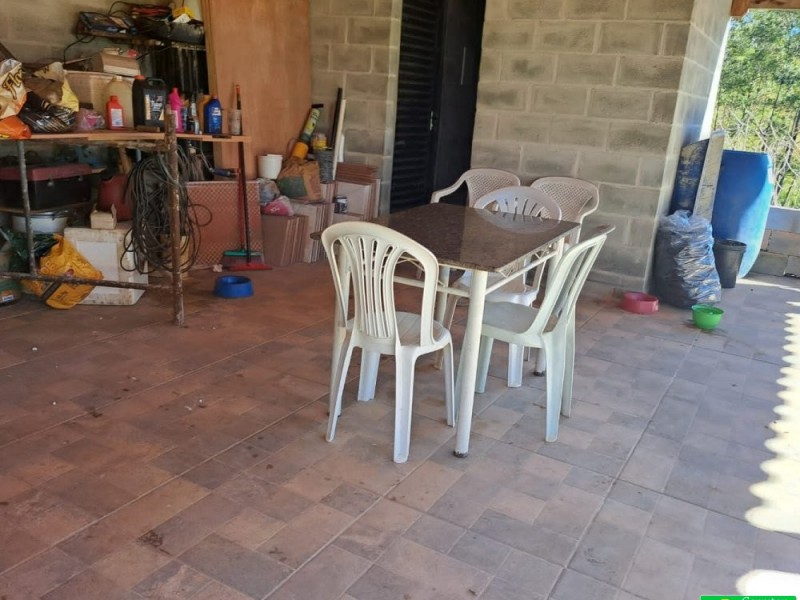 SITIO RICO EM ÁGUA