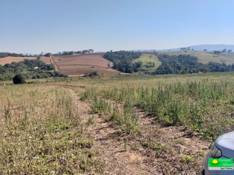 ÁREA RURAL COM REPRESA