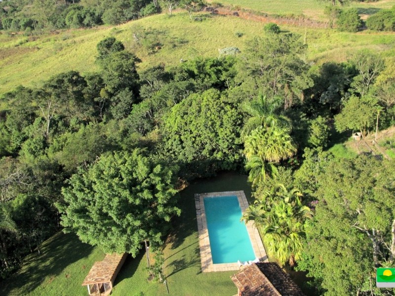 LINDA ÁREA COM MATA CASA SEDE PISCINA