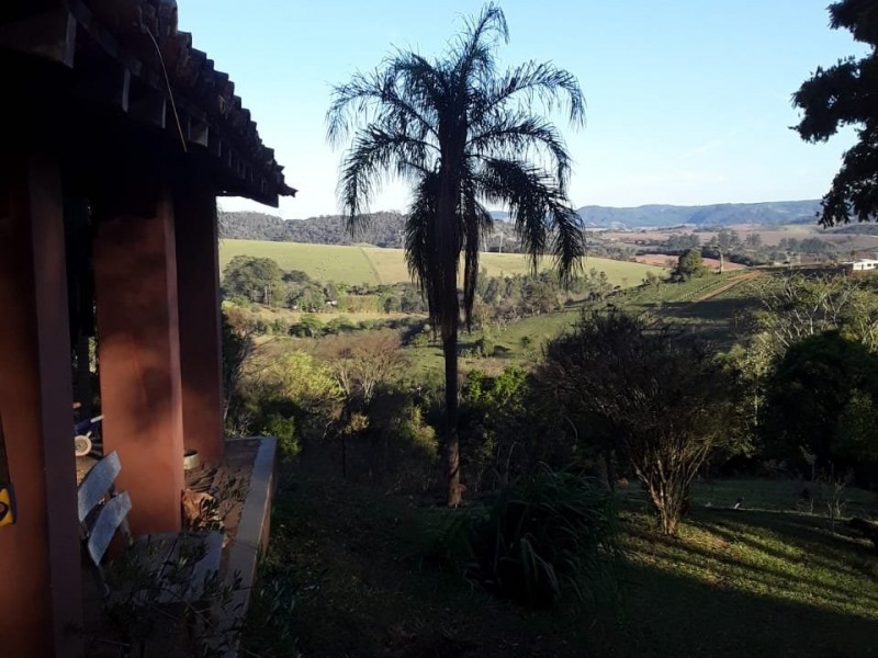 LINDA ÁREA COM MATA CASA SEDE PISCINA