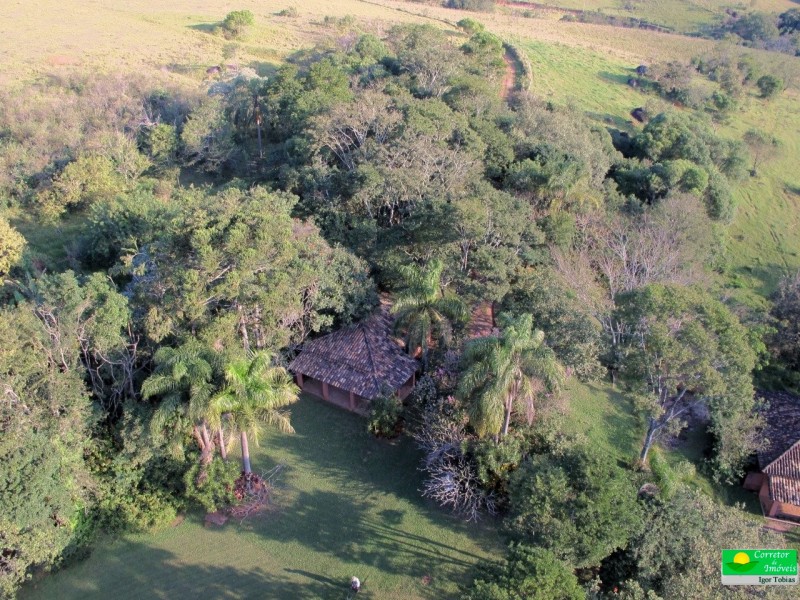 LINDA ÁREA COM MATA CASA SEDE PISCINA