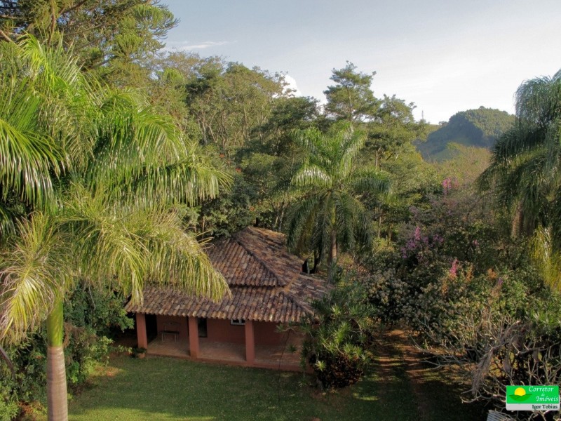 LINDA ÁREA COM MATA CASA SEDE PISCINA