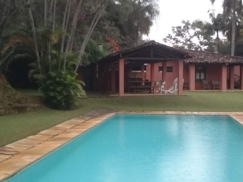LINDA ÁREA COM MATA CASA SEDE PISCINA
