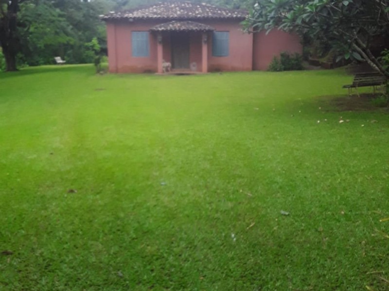 LINDA ÁREA COM MATA CASA SEDE PISCINA