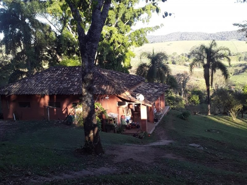 LINDA ÁREA COM MATA CASA SEDE PISCINA