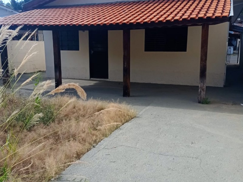 CASA TÉRREA + EDICULA