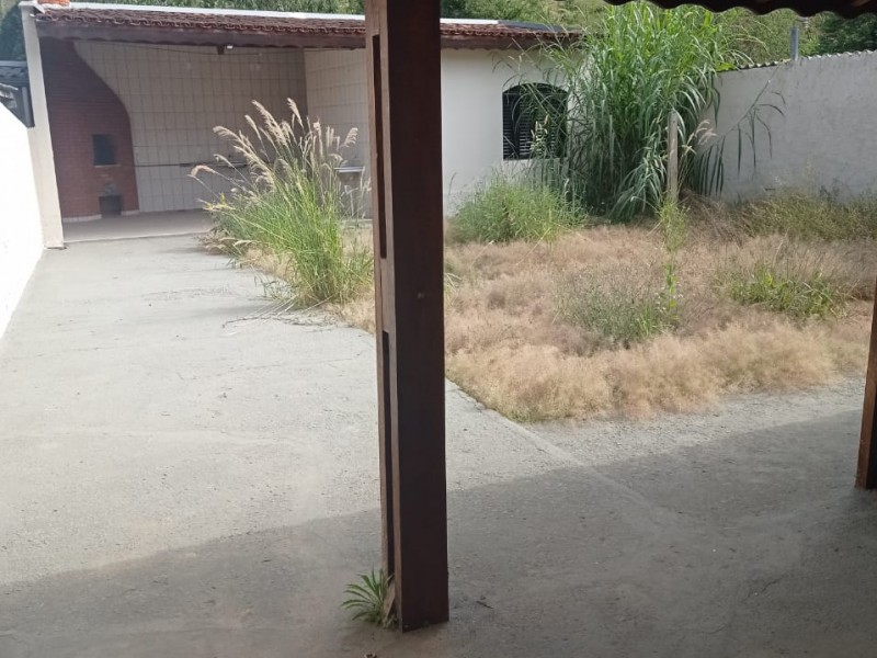CASA TÉRREA + EDICULA