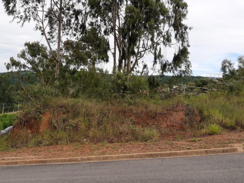 TERRENO COND. FECHADO (CHACARÁ) 