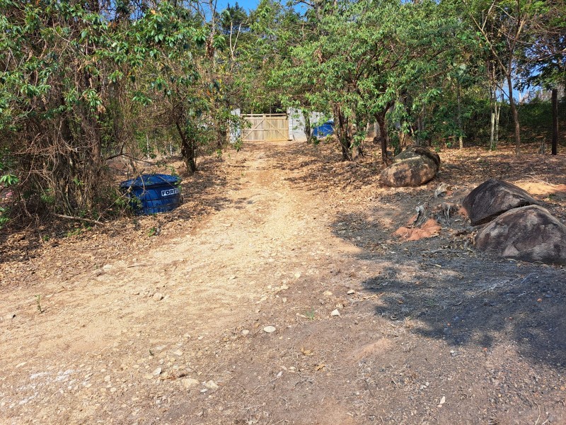 SITIO + CASA INACABADA