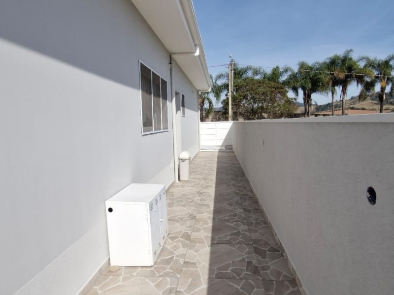 LINDA CASA CONDOMINIO FECHADO