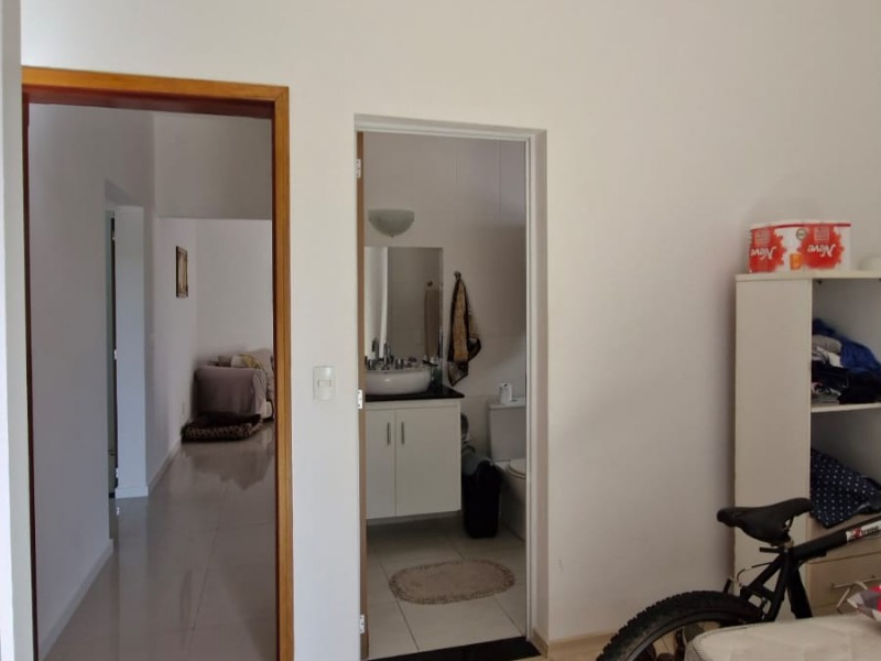 LINDA CASA CONDOMINIO FECHADO