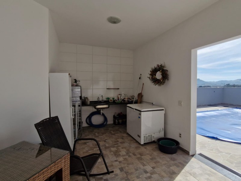 LINDA CASA CONDOMINIO FECHADO