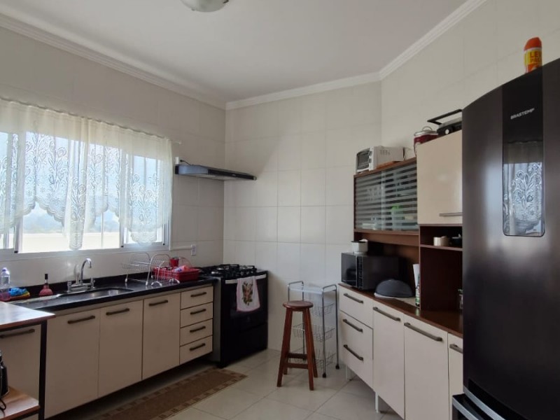 LINDA CASA CONDOMINIO FECHADO