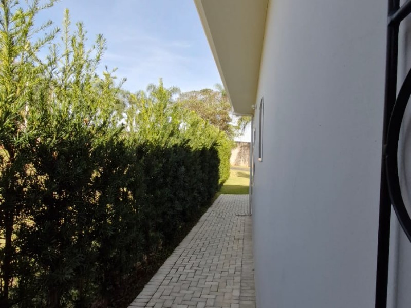 LINDA CASA CONDOMINIO FECHADO