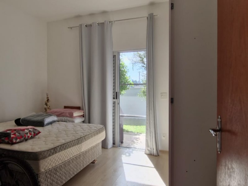 LINDA CASA CONDOMINIO FECHADO
