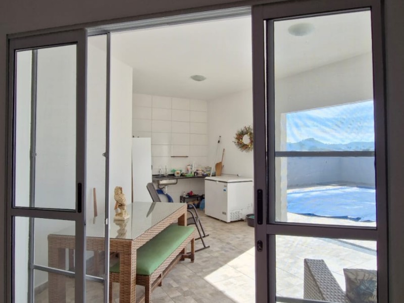 LINDA CASA CONDOMINIO FECHADO