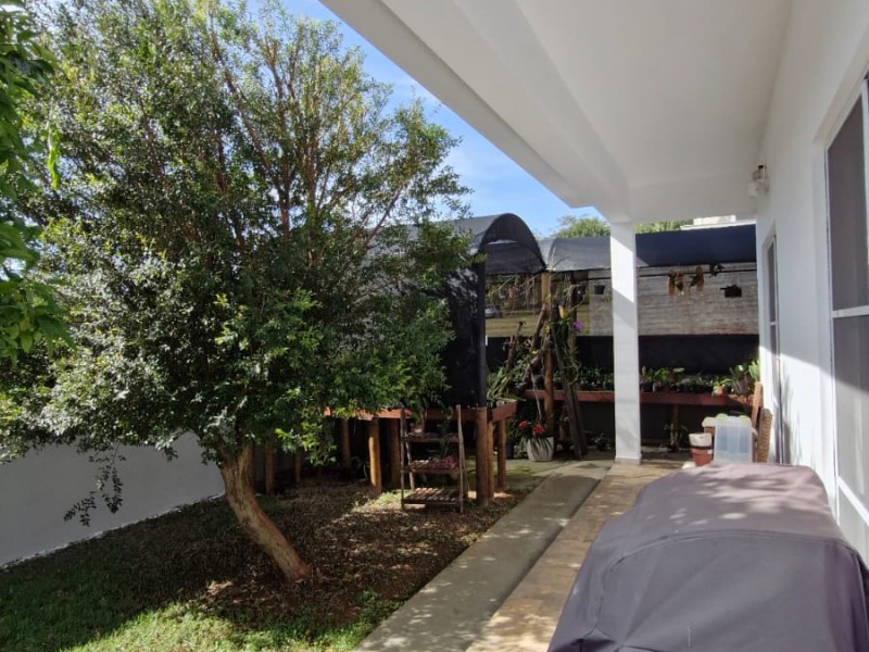 LINDA CASA CONDOMINIO FECHADO