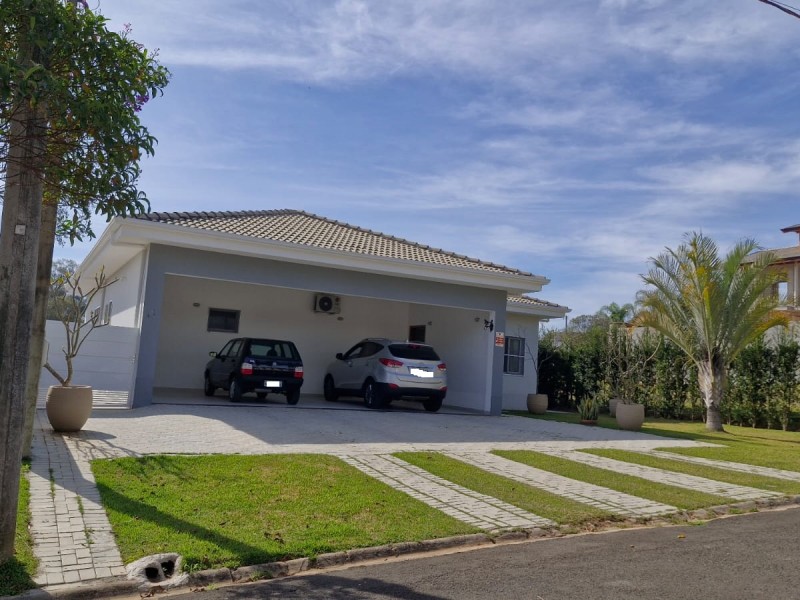 LINDA CASA CONDOMINIO FECHADO