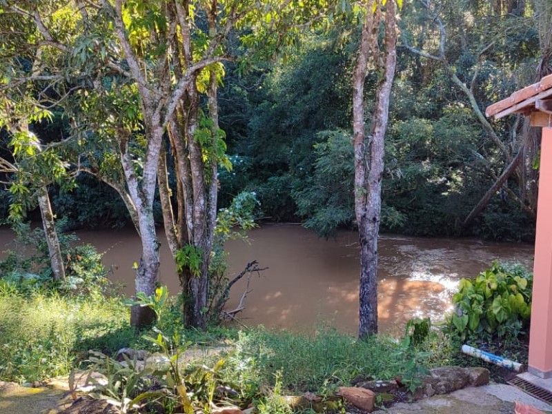CHÁCARA ACONCHEGANTE MARGEIA RIO
