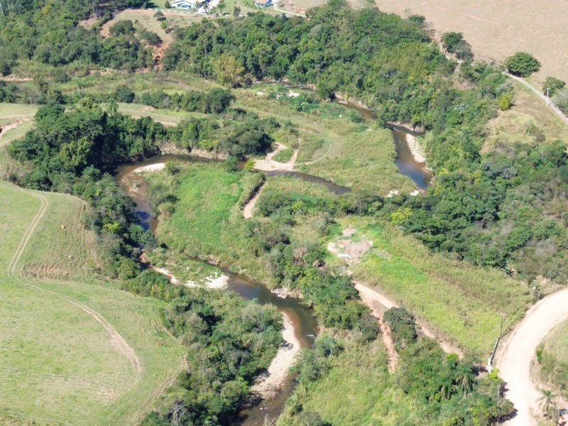 LINDA ÁREA RURAL NUA