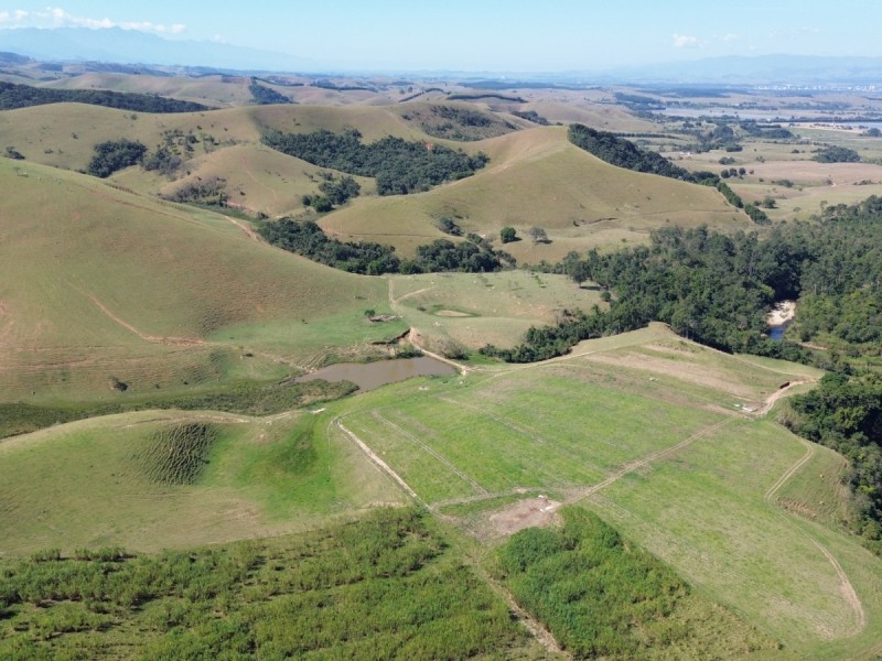 LINDA ÁREA RURAL NUA